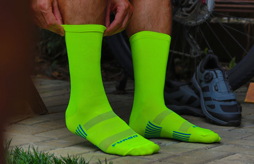 Banner Meia Pure Amarelo Luminoso: Conforto e Estilo Vibrante em Suas Pedaladas