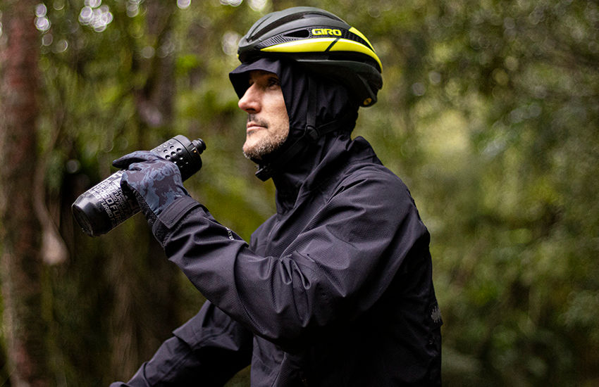 Banner Roupa impermeável para esporte: o que muda no conforto em dias frios e chuvosos?