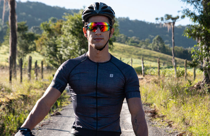 Banner Do Asfalto às Trilhas: Como as Camisas Woof Elevam sua Experiência de Ciclismo