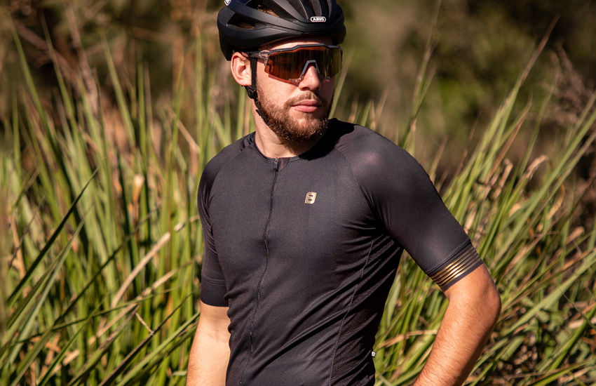 Banner Elegância Definitiva: A Camisa Oro Negro Para Atletas com Estilo Inigualável