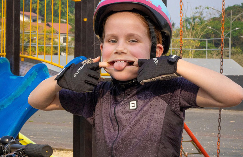 Banner Jersey Infantil Pixel: Conforto, Proteção e Estilo para os Pequenos Ciclistas