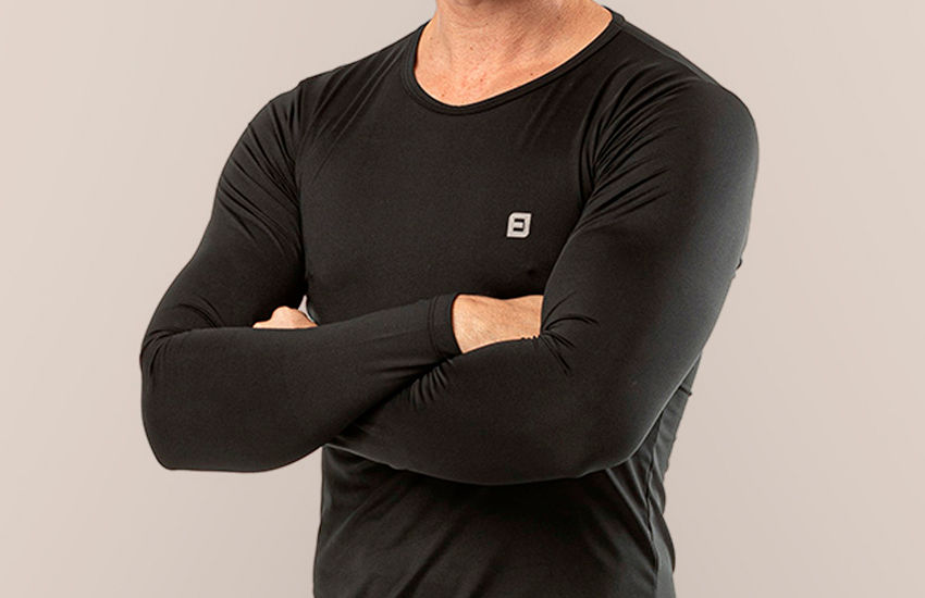 Banner Proteção Solar em Duas Rodas: Camisas Segunda Pele com Proteção UV para Ciclistas no Verão