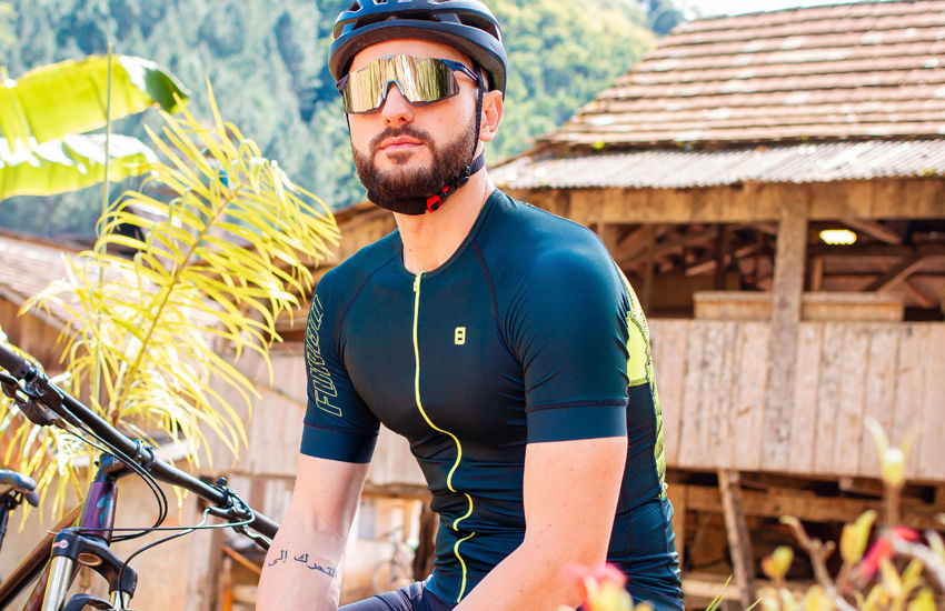 Banner Desempenho Elevado: Os Recursos que Fazem a Diferença em uma Camisa de Ciclismo de Alta Performance