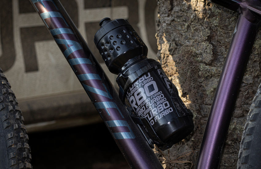 Banner Hidratação em Movimento: Escolhendo a Garrafa Perfeita para Seu Treino