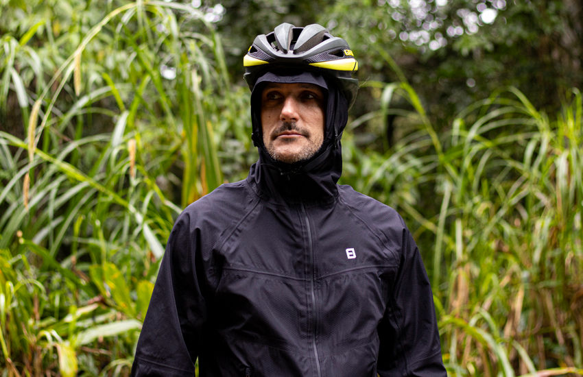 Banner Jaqueta Impermeável Accorto Preta: Seu Aliado Contra o Clima na Estrada