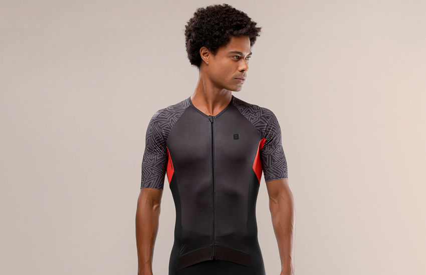 Banner Velocidade e Leveza: O Macaquinho Swift para Homens que Buscam Superar Limites