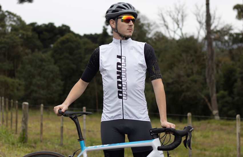 Banner Os benefícios de um colete corta-vento no ciclismo