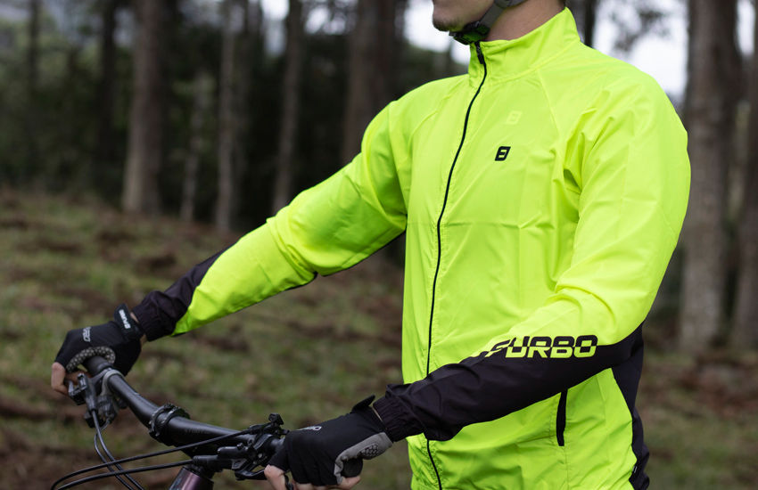 Banner Uso de Jaqueta Corta-Vento para Ciclistas: Uma Escolha Inteligente o Ano Todo