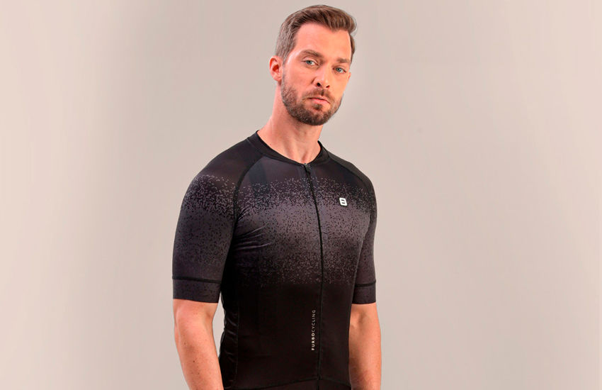 Banner Muito Além da Estética: O Papel Funcional da Camisa de Ciclismo