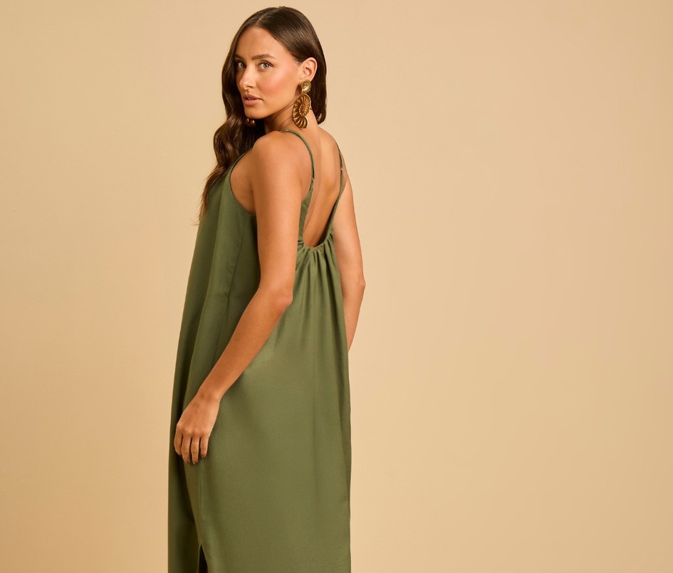 Banner Vestido verde combina com que cor de sapato e bolsa?