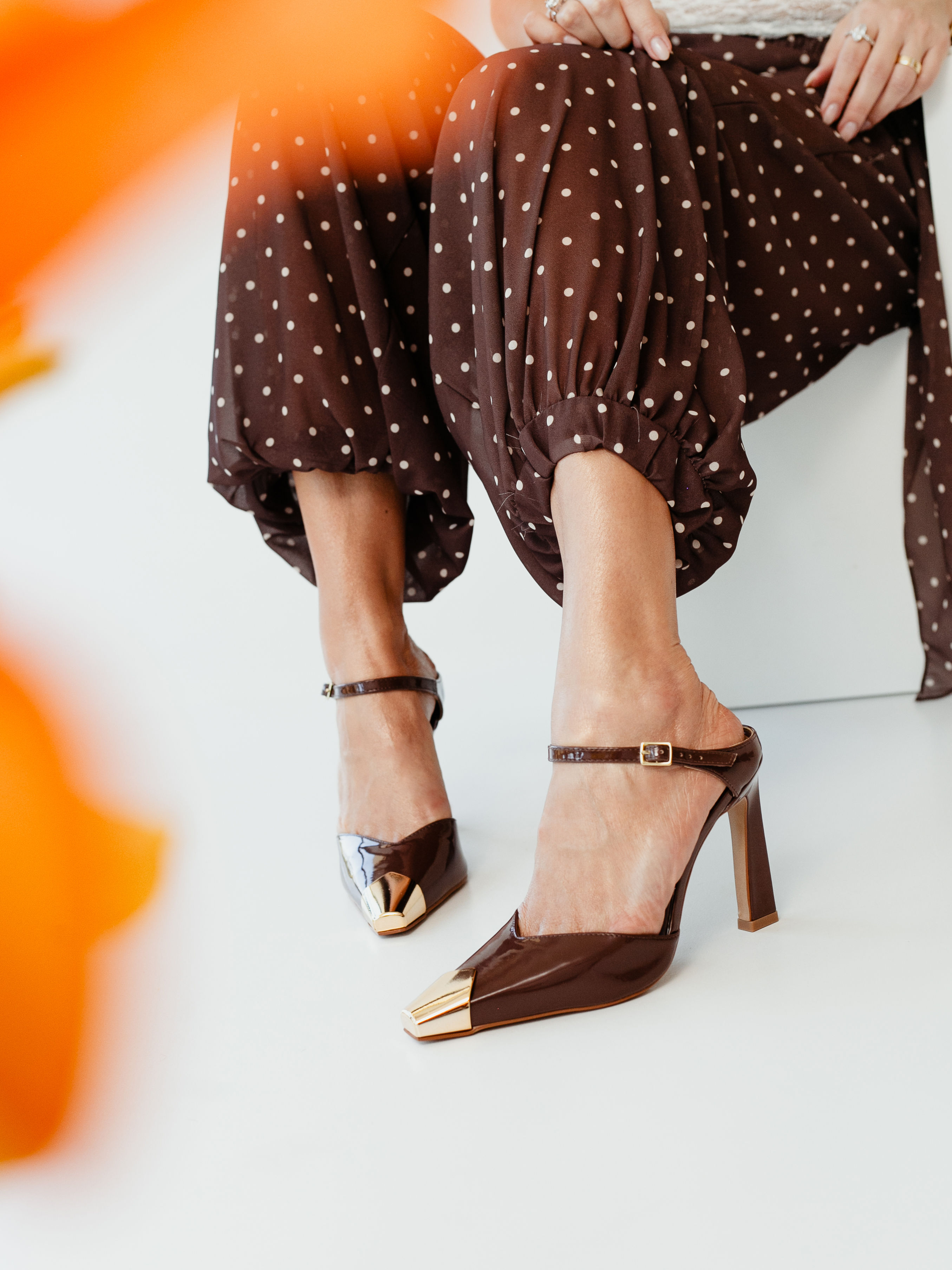 Mule Shakira Marrom FEMMINE no look