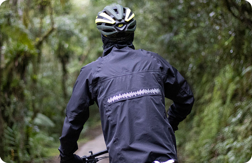 jaqueta impermeável preta ciclismo
