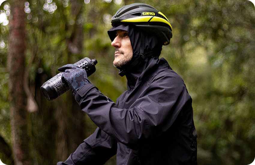 jaqueta impermeável preta ciclismo