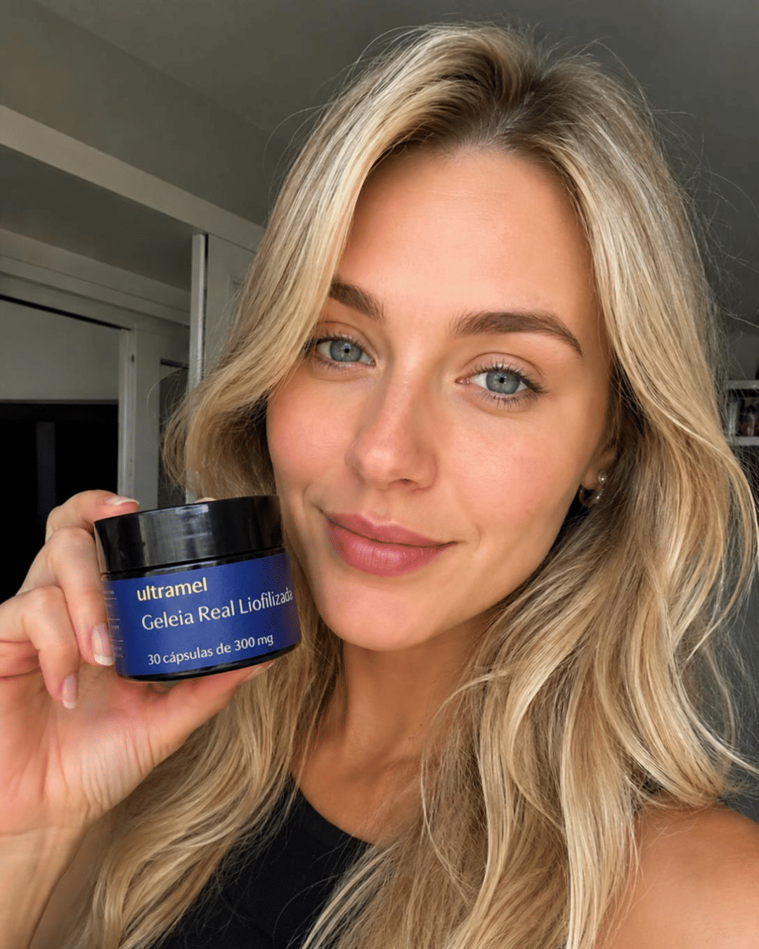 Mulher com Geleia Real Ultramel