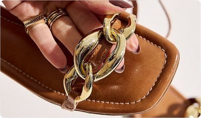 Detalhes Sandália Soraia Camel