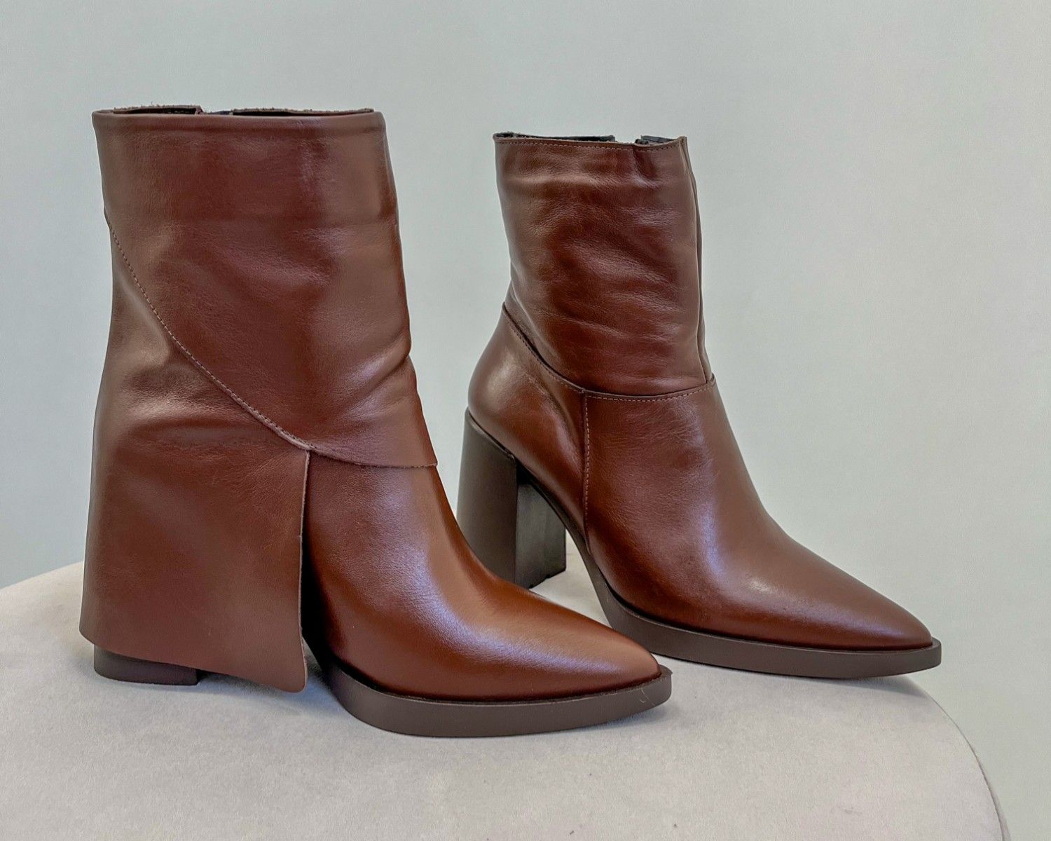 Bota Cano Médio Couro Chocolate