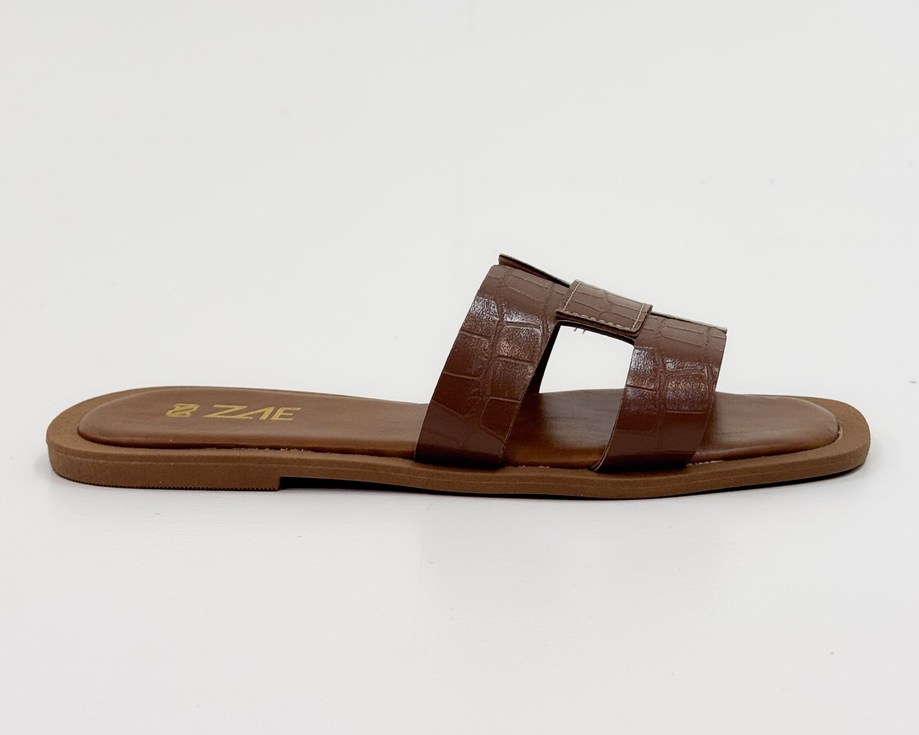 Chinelo Camila Caramelo