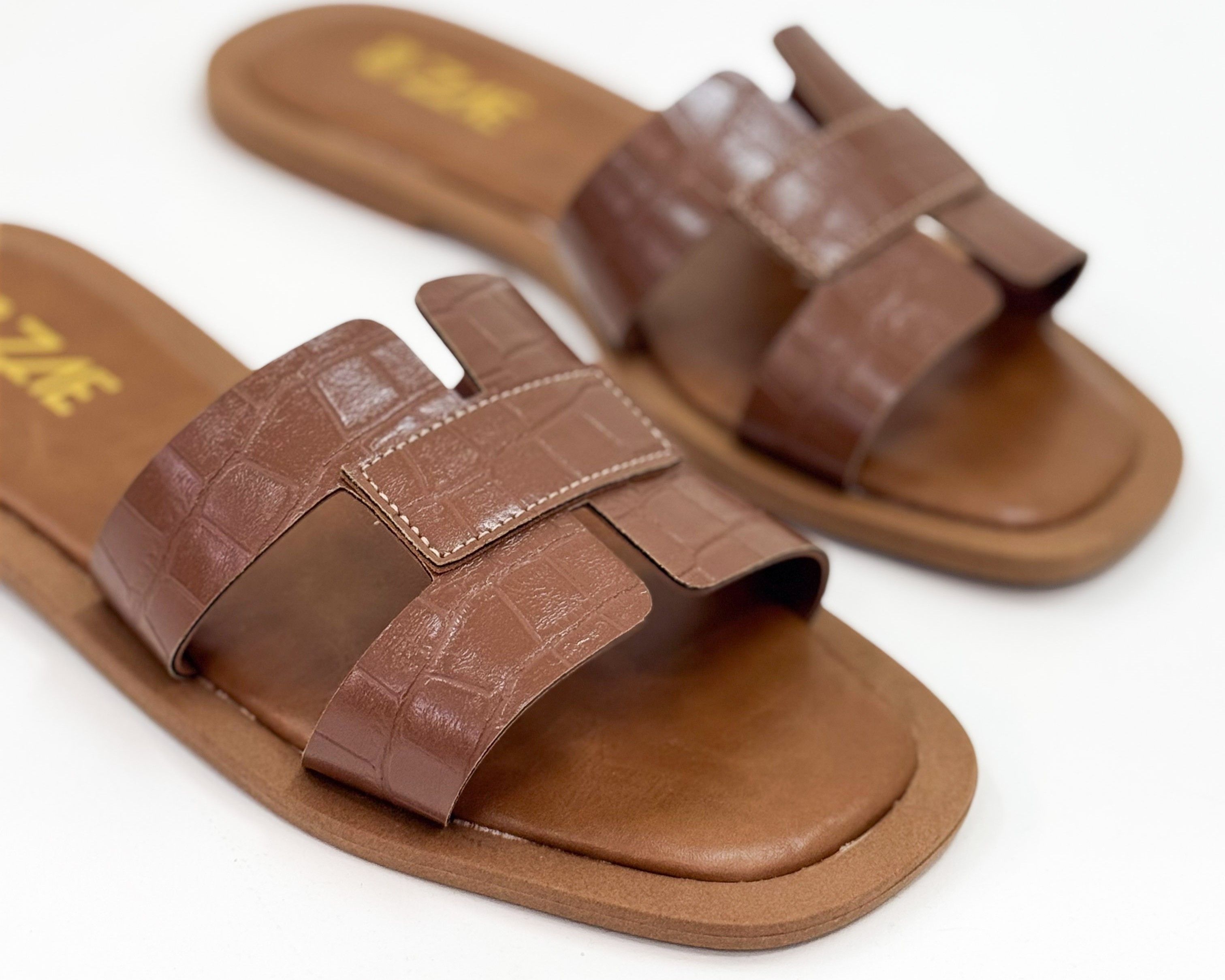 Chinelo Camila Caramelo