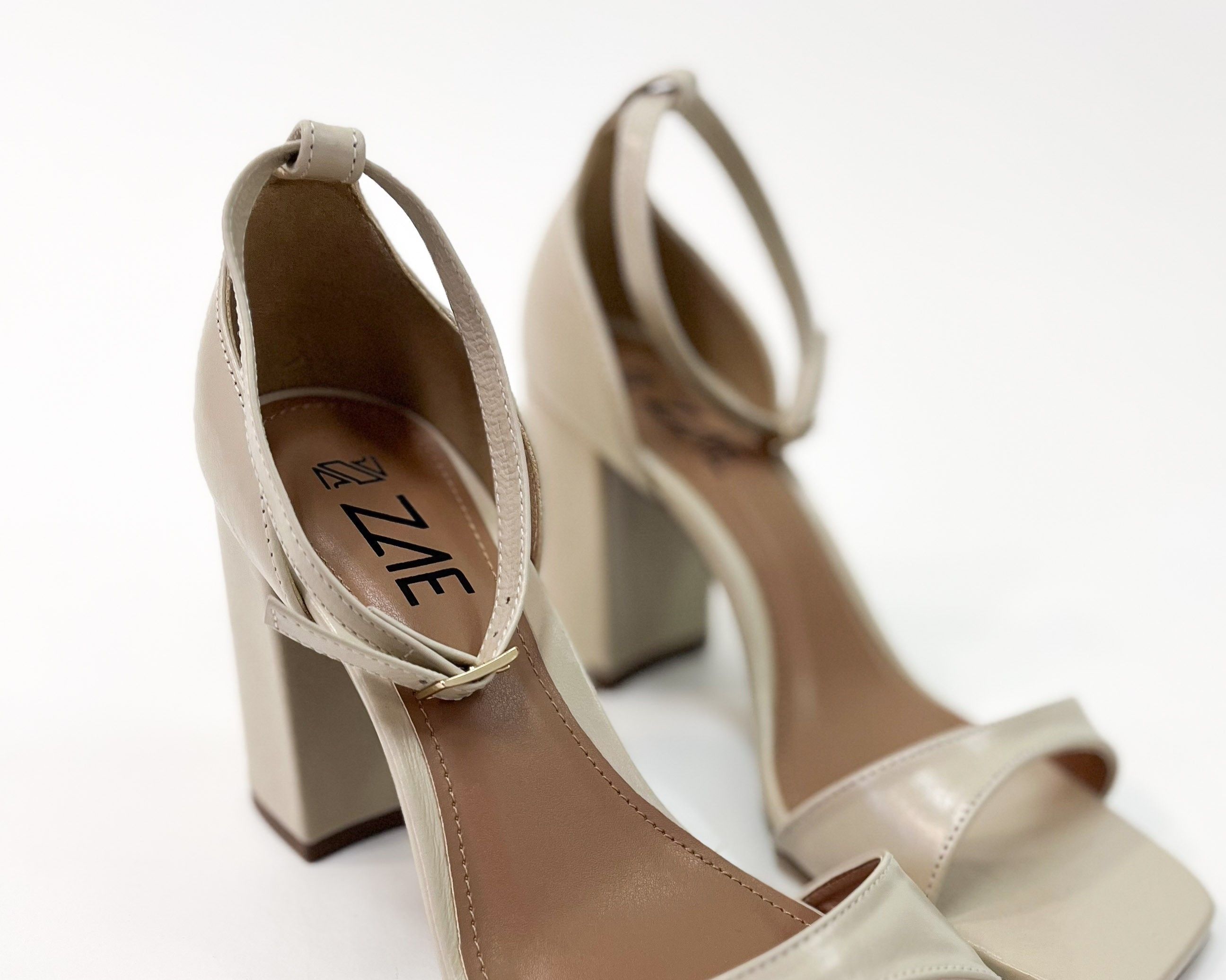 Sandália Carolina Off White