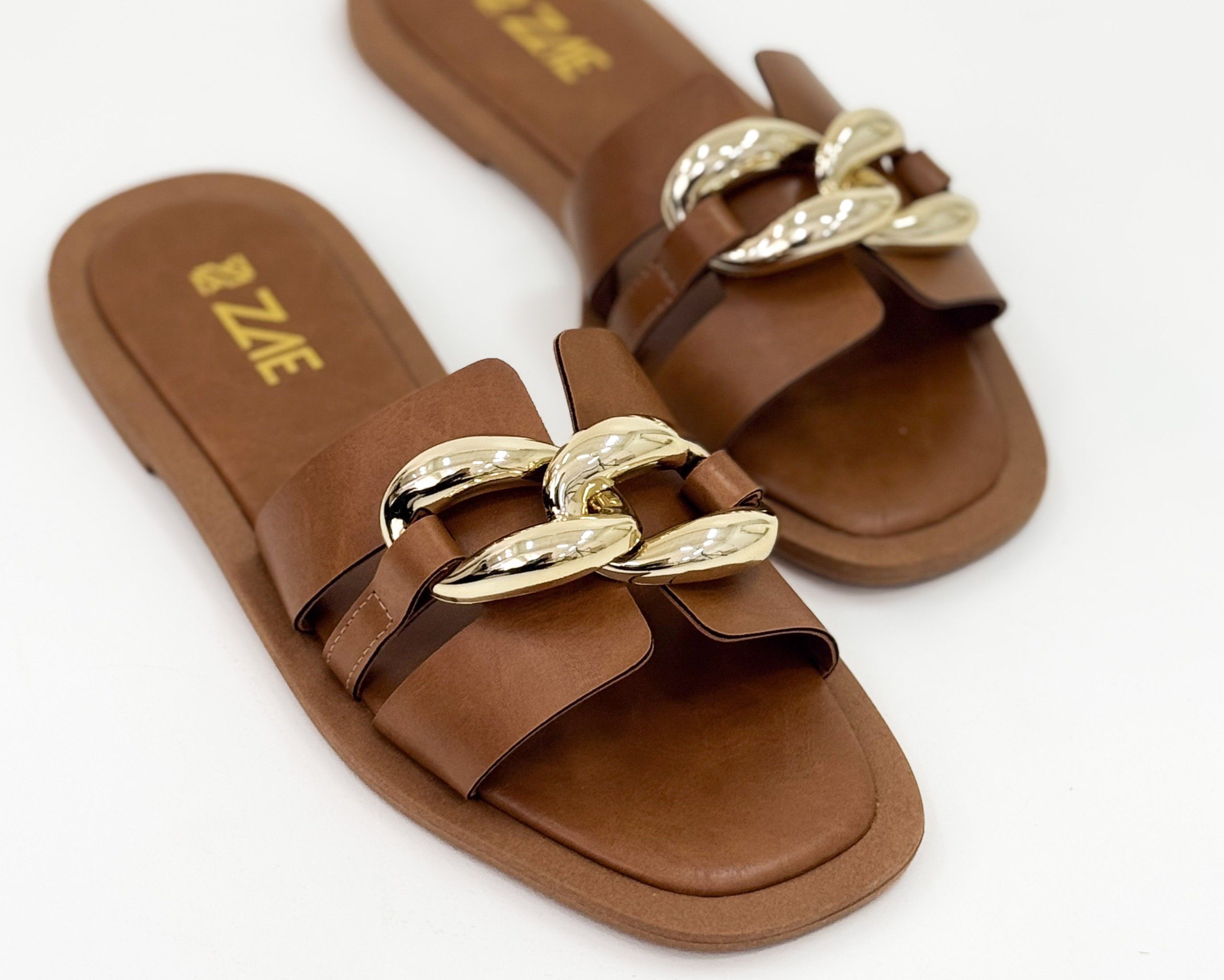 Chinelo Clau Canela