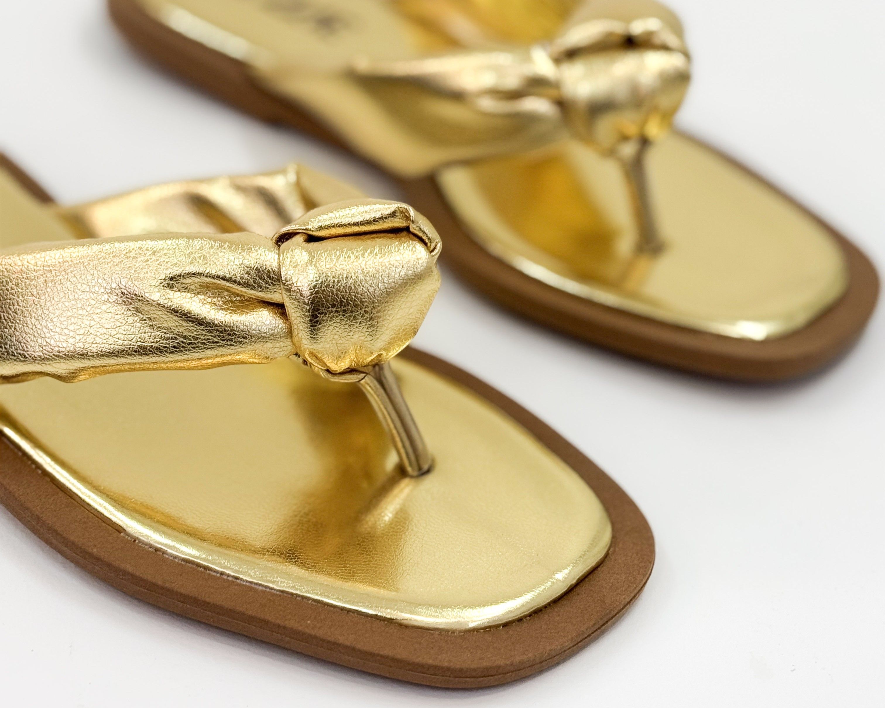 Chinelo Lourdes Ouro
