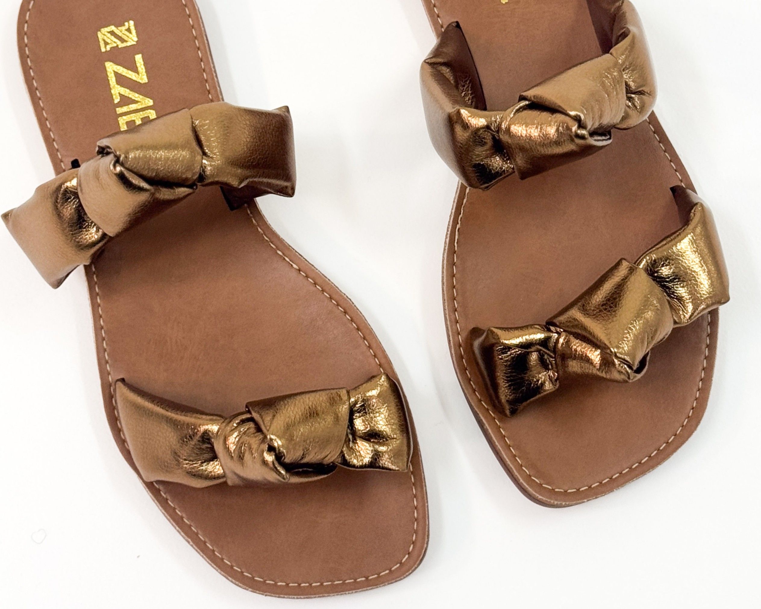 Chinelo Luana Ouro