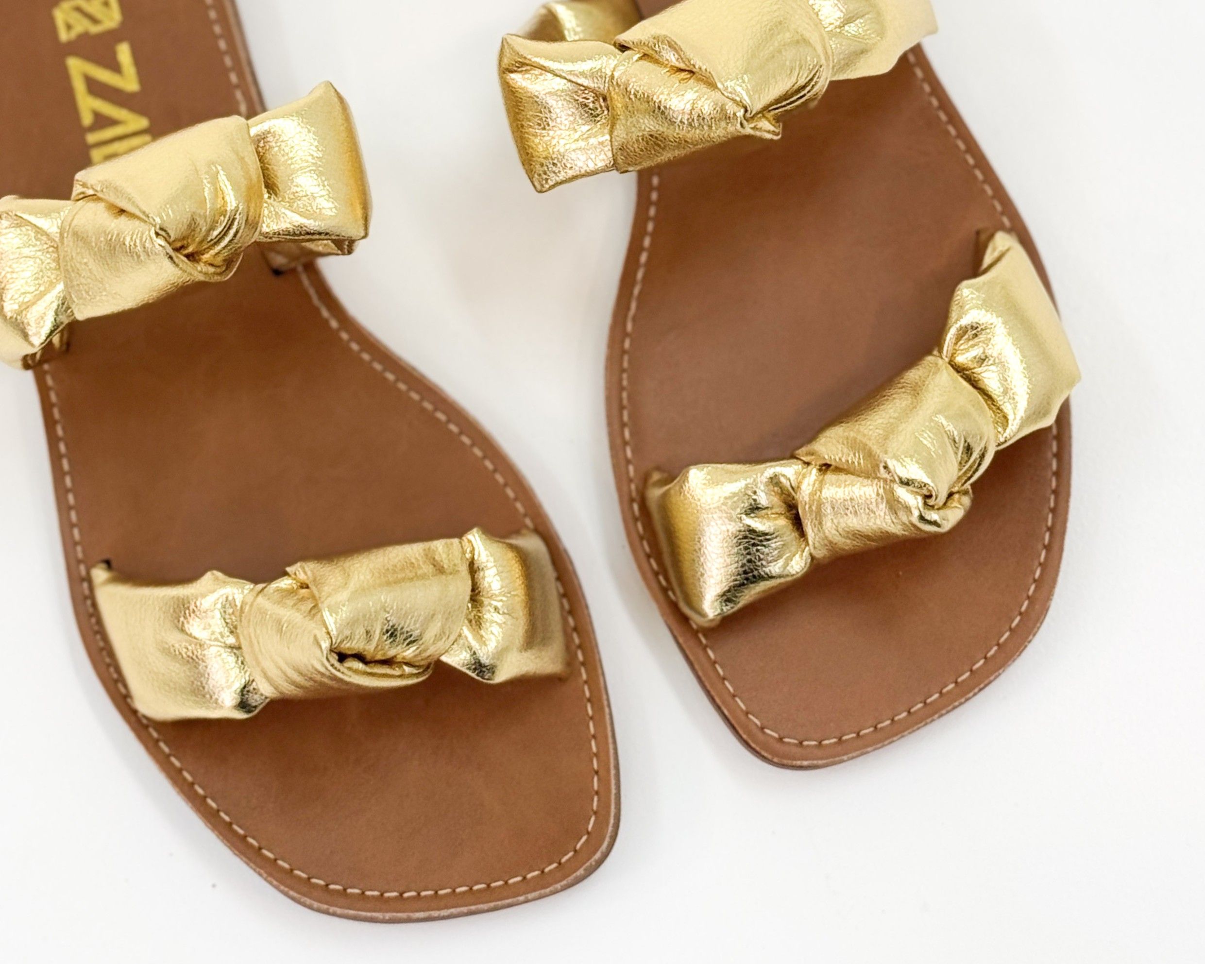 Chinelo Luana Ouro