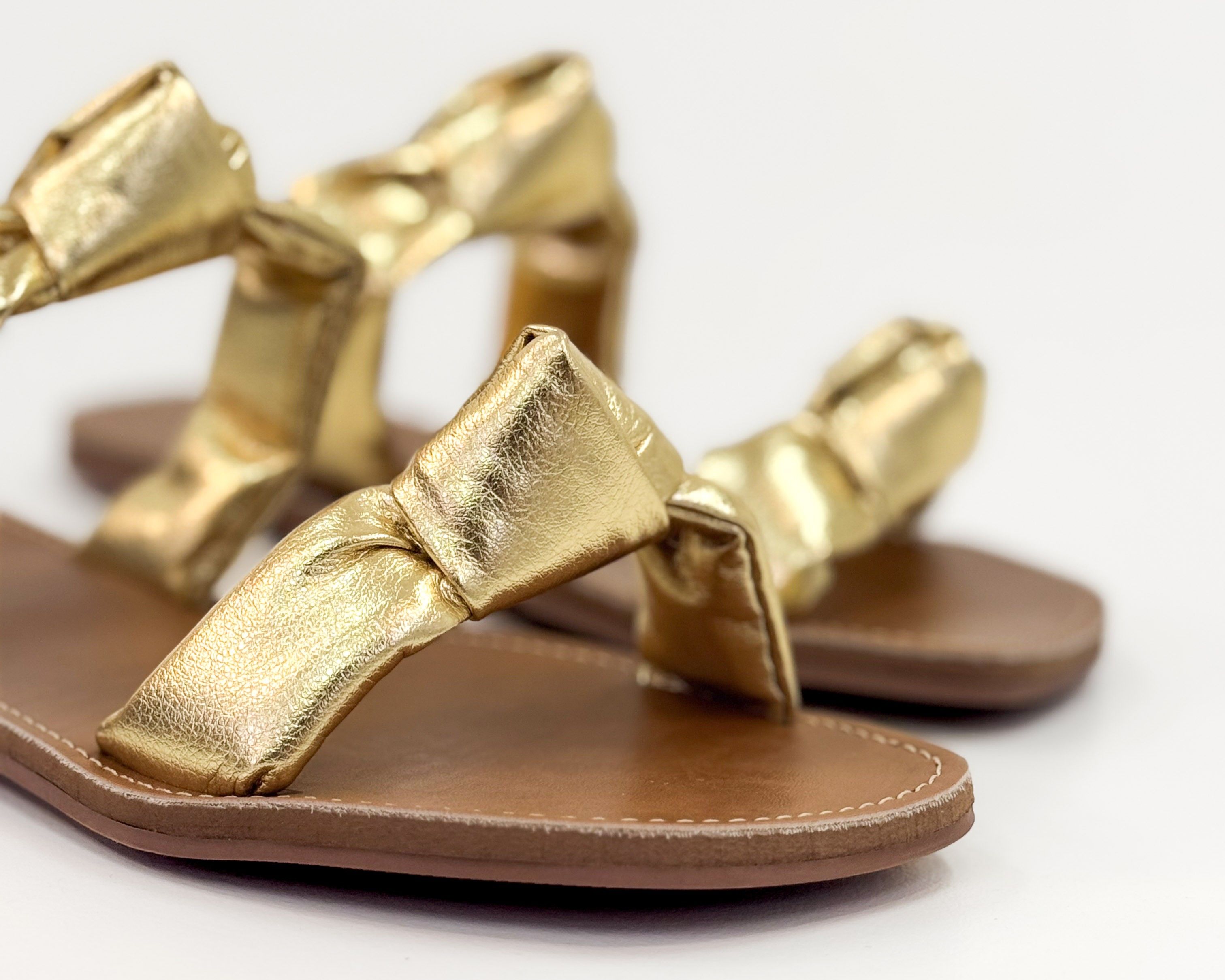 Chinelo Luana Ouro