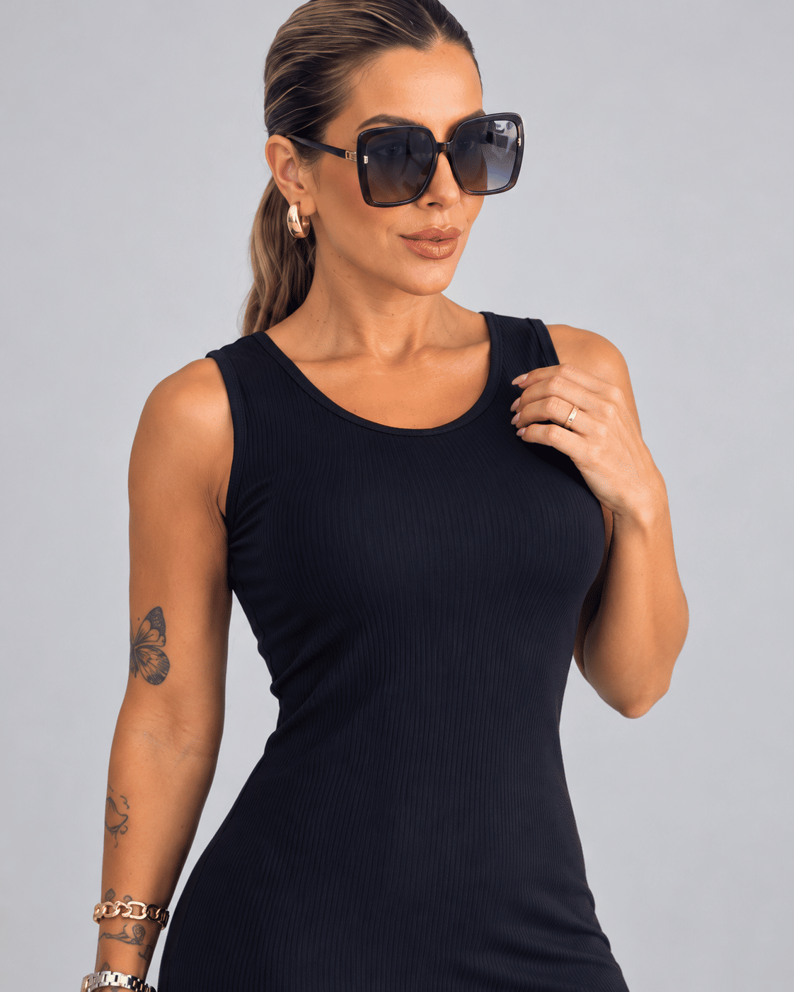 Detalhes da Modelagem Ajustada e Decote V