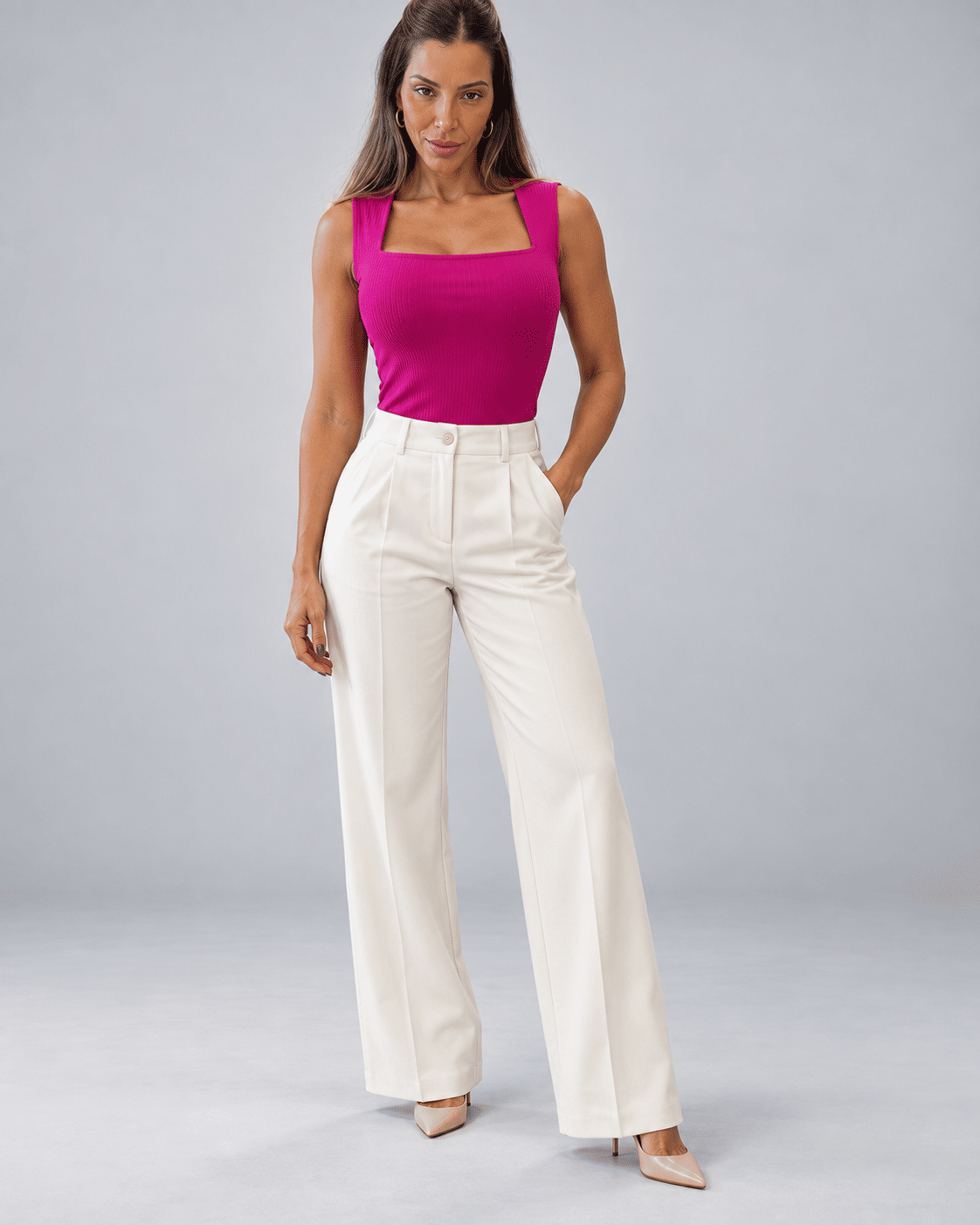Blusa Antonella Canelada com Decote Quadrado - corpo inteiro