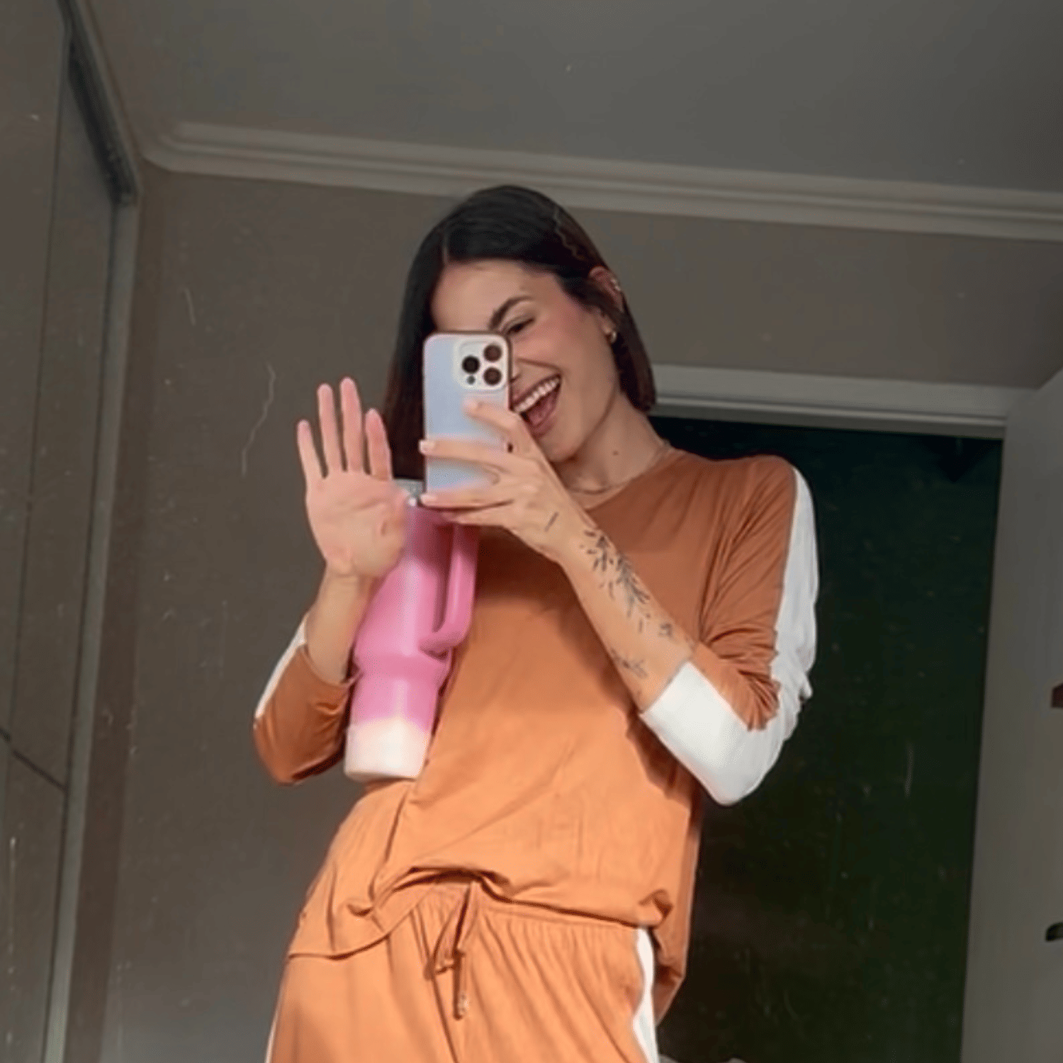 Cliente usando pijama Pzama